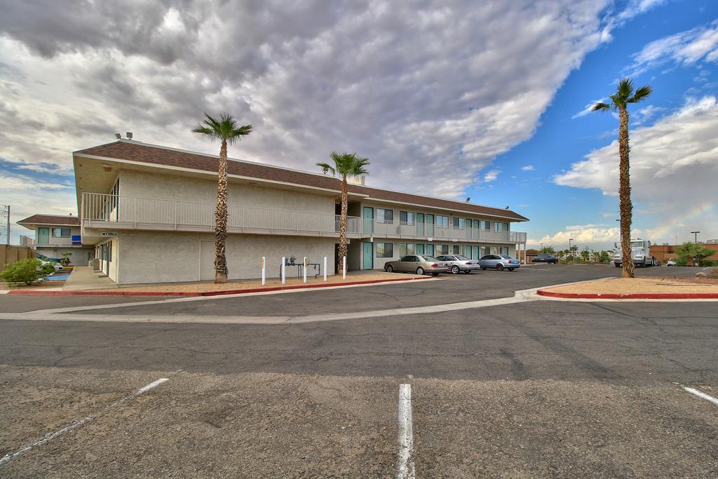 Budgetel Inn & Suites Yuma Exterior photo