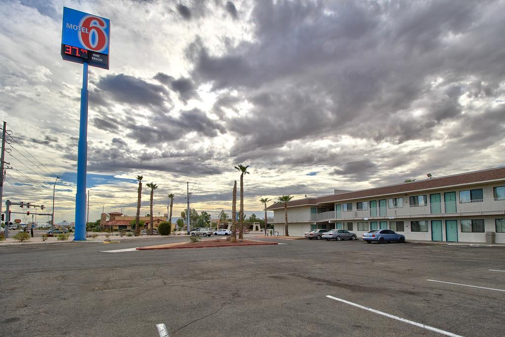 Budgetel Inn & Suites Yuma Exterior photo
