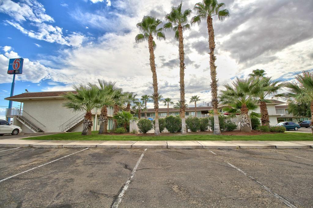 Budgetel Inn & Suites Yuma Exterior photo